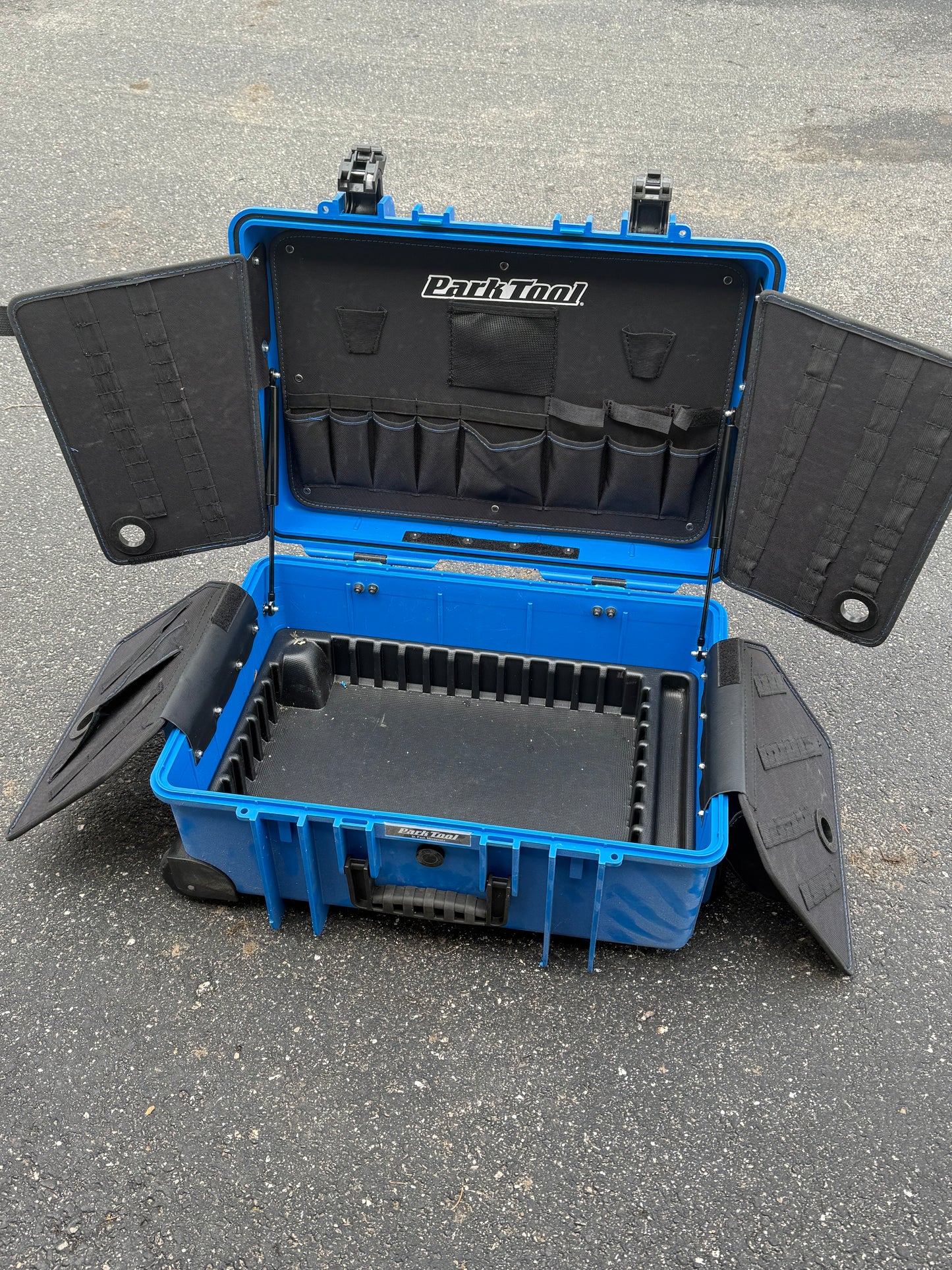 Big Blue Rolling Box