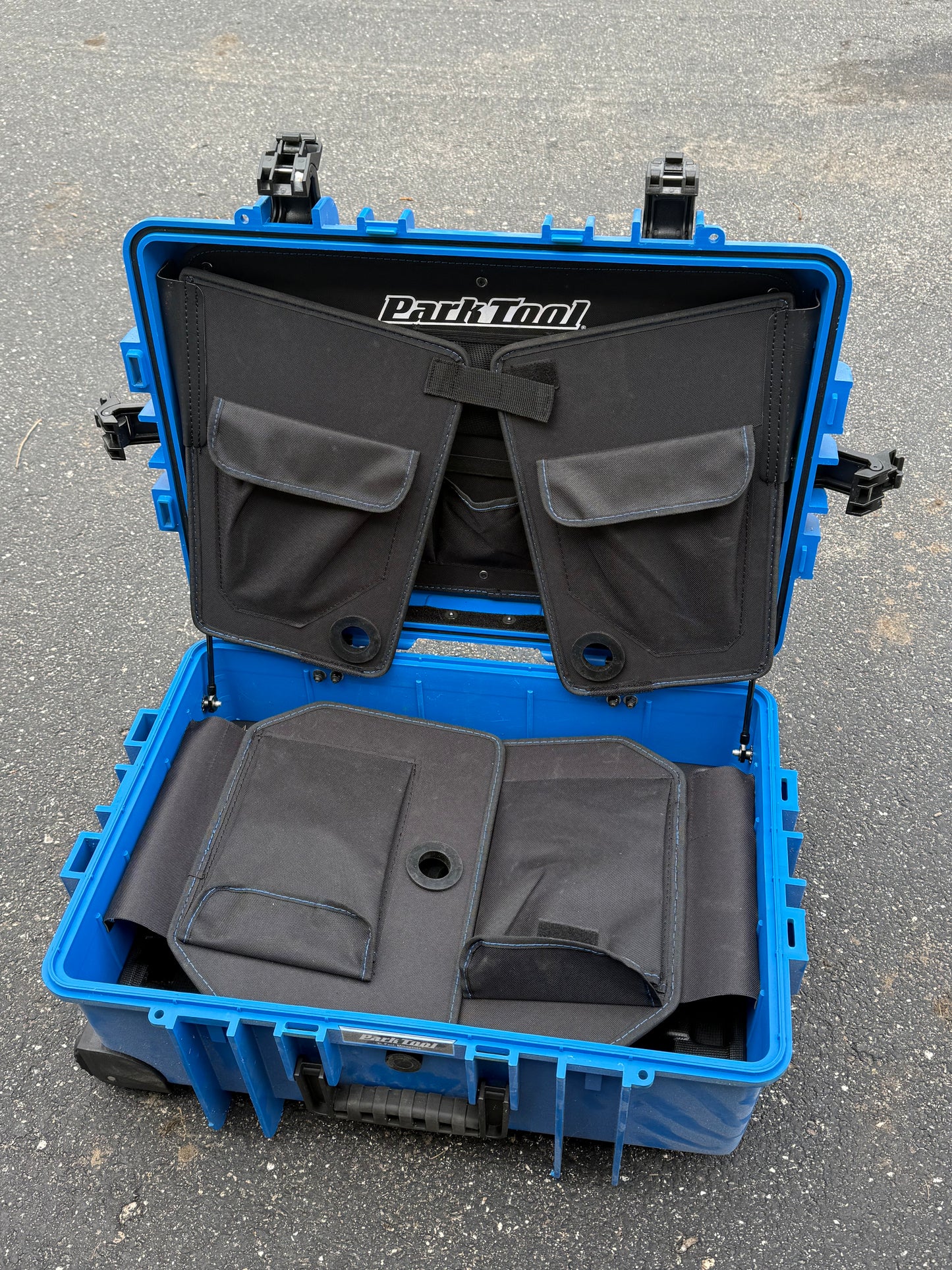 Big Blue Rolling Box